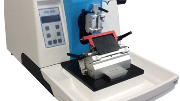 Microtom rotativ semiautomatic ultra-subtire